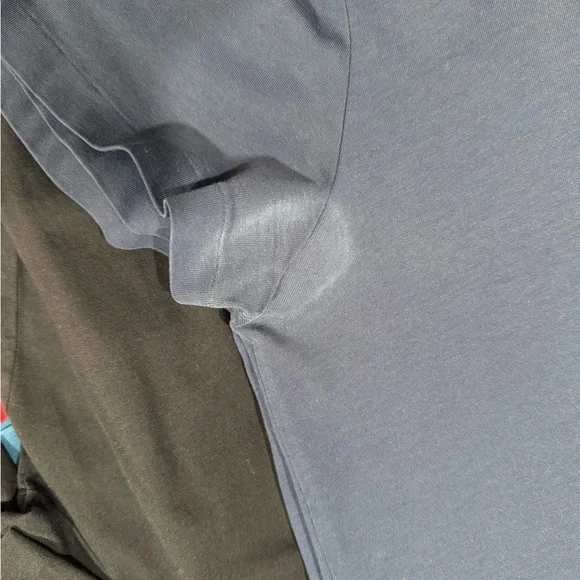 Burberry Men’s Navy V-Neck Tee with Red Logo - Picture 5 of 5